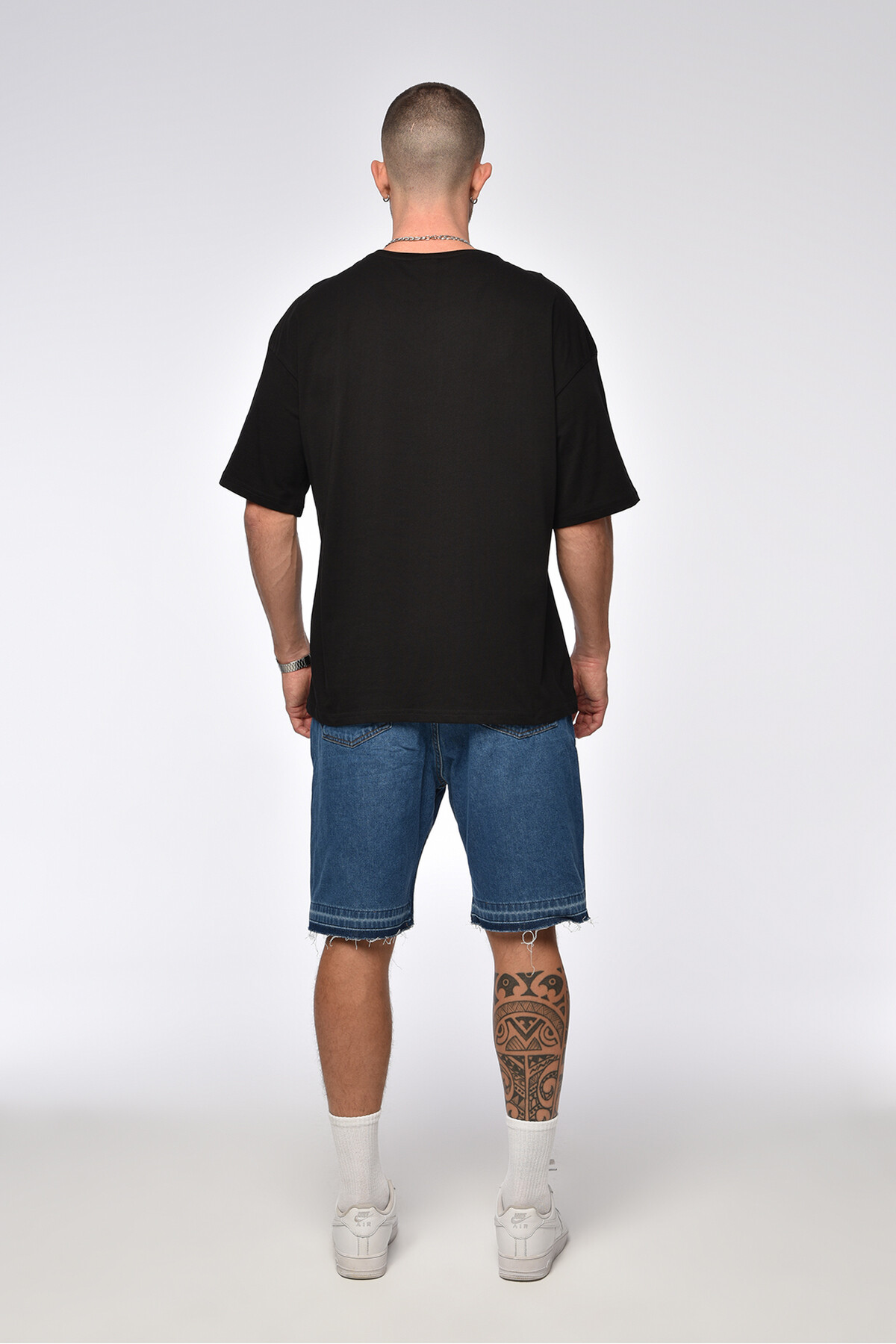 Siyah Magnet Detaylı Oversize T-Shirt