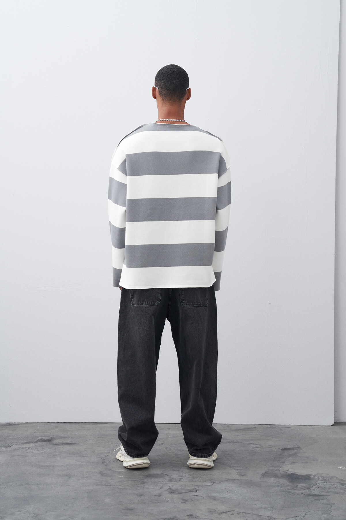 Gri Yaka Detaylı Şeritli Oversize Sweatshirt