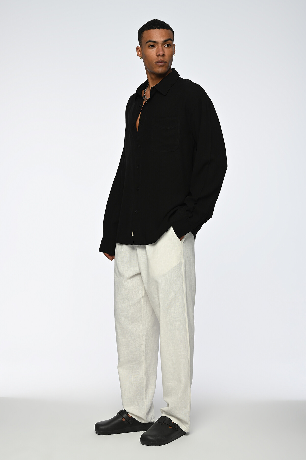 Siyah Cep Detaylı Uzun Kollu Basic Gömlek