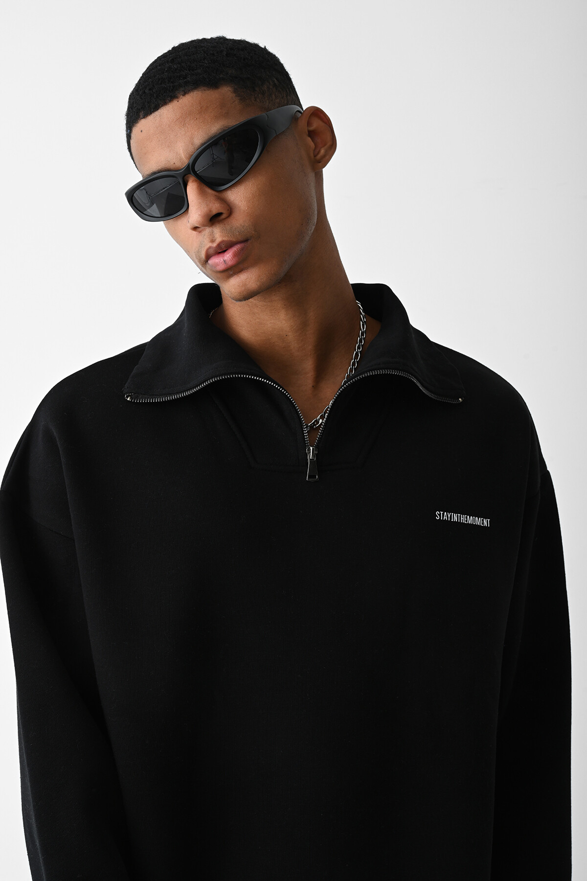 Siyah Fermuarlı Yazı Detaylı Oversize Sweatshirt