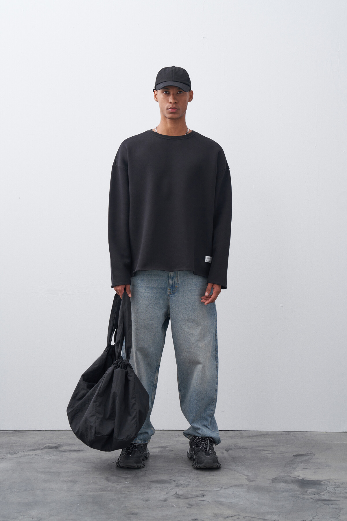 Siyah Kart Detaylı Oversize Sweatshirt