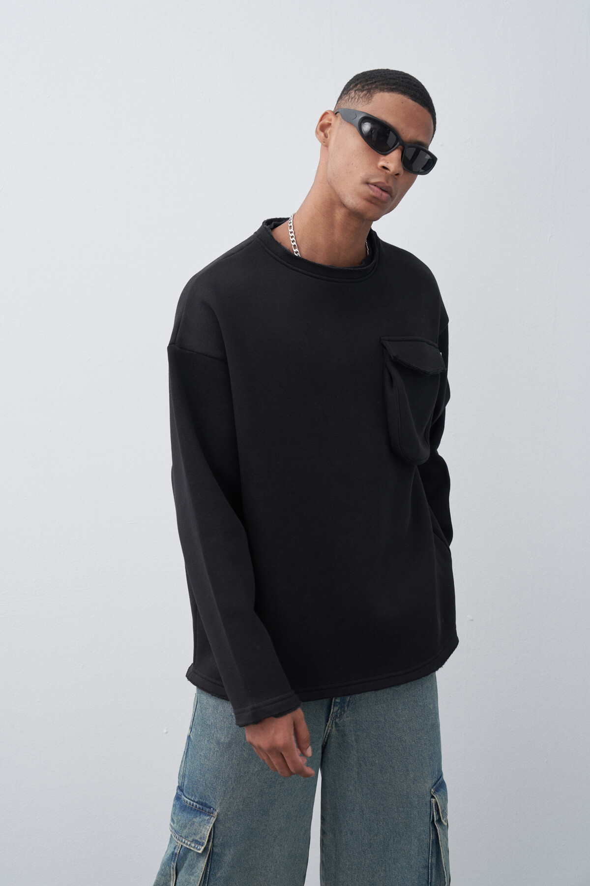 Siyah Yaka Detaylı Cepli Oversize Sweatshirt