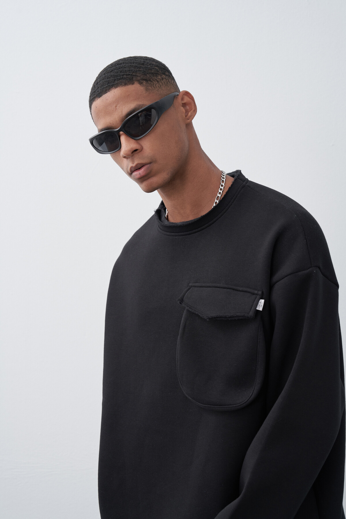 Siyah Yaka Detaylı Cepli Oversize Sweatshirt